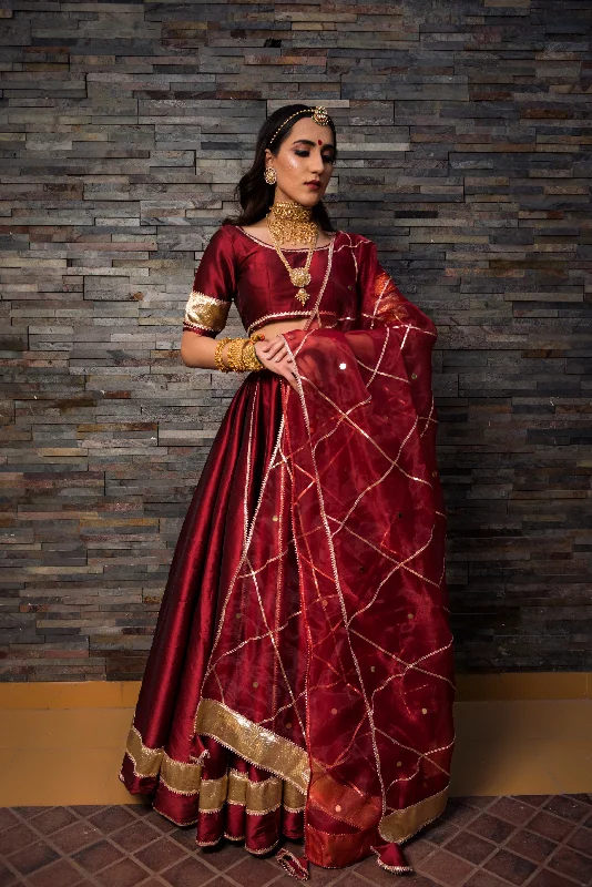 Retro Wear Trend Retro Wear Trend Women's maroon taffeta lehenga - Pomcha Jaipur