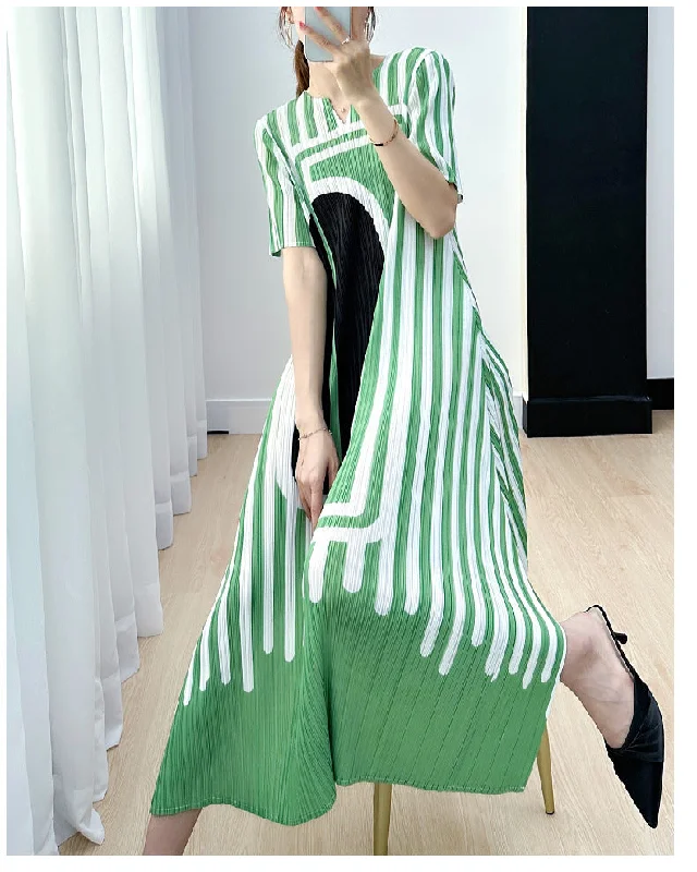 Personalized Denim Style Personalized Denim Style Miyake Pleated Striped A-Line Dress Personalized Denim Style Personalized Denim Style Miyake Pleated Striped A-Line Dress