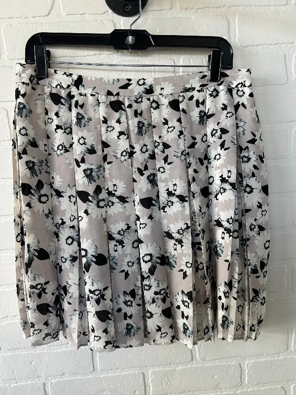 Cozy Wear Cozy Wear Skirt Mini & Short By Banana Republic In Black & Grey, Size: 6