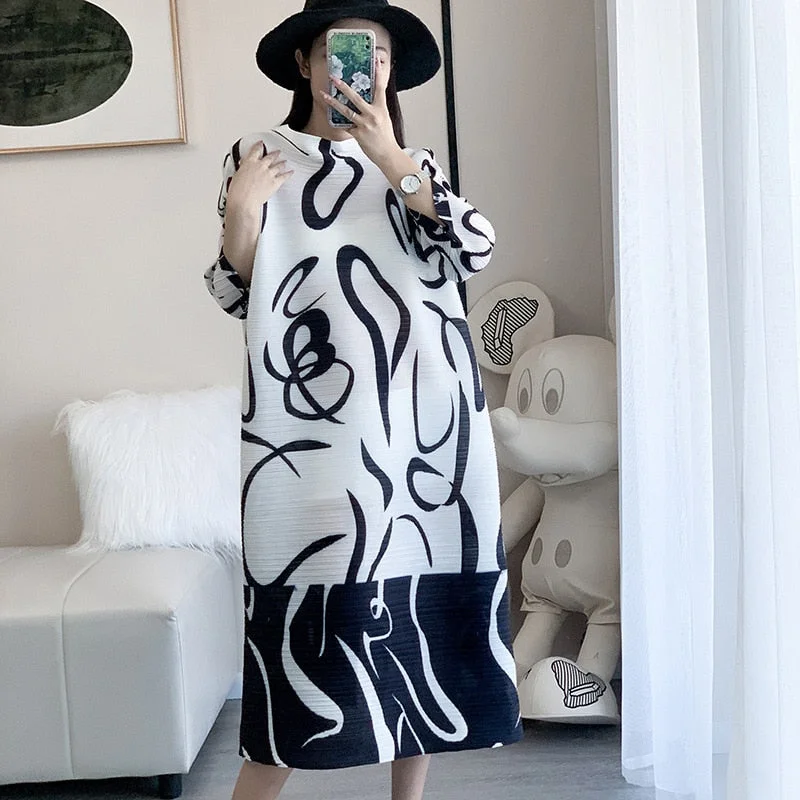 Bold Luxe Style Bold Luxe Style Miyake Pleated Printed Three-quarter Sleeves Midi Dress Bold Luxe Style Bold Luxe Style Miyake Pleated Printed Three-quarter Sleeves Midi Dress