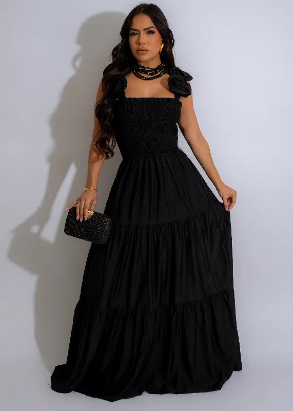 Simple And Generous Style Simple And Generous Style Enchanted Rose Maxi Dress Black