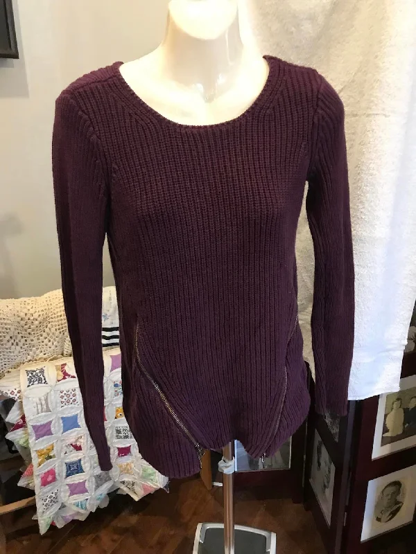 Elegant And Unique Design Elegant And Unique Design GUESS Purple Sweater - GU