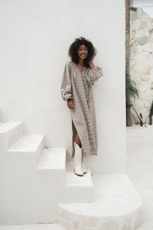 Romantic Dinner Romantic Dinner Poet Maxi Dress ~ Taupe