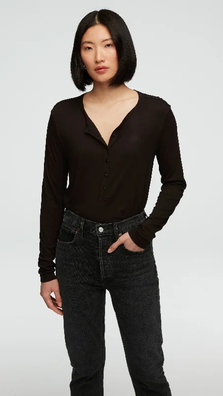 Simple And Comfortable Style Simple And Comfortable Style Henley Tee in Viscose Jersey | Black Simple And Comfortable Style Simple And Comfortable Style Henley Tee in Viscose Jersey | Black
