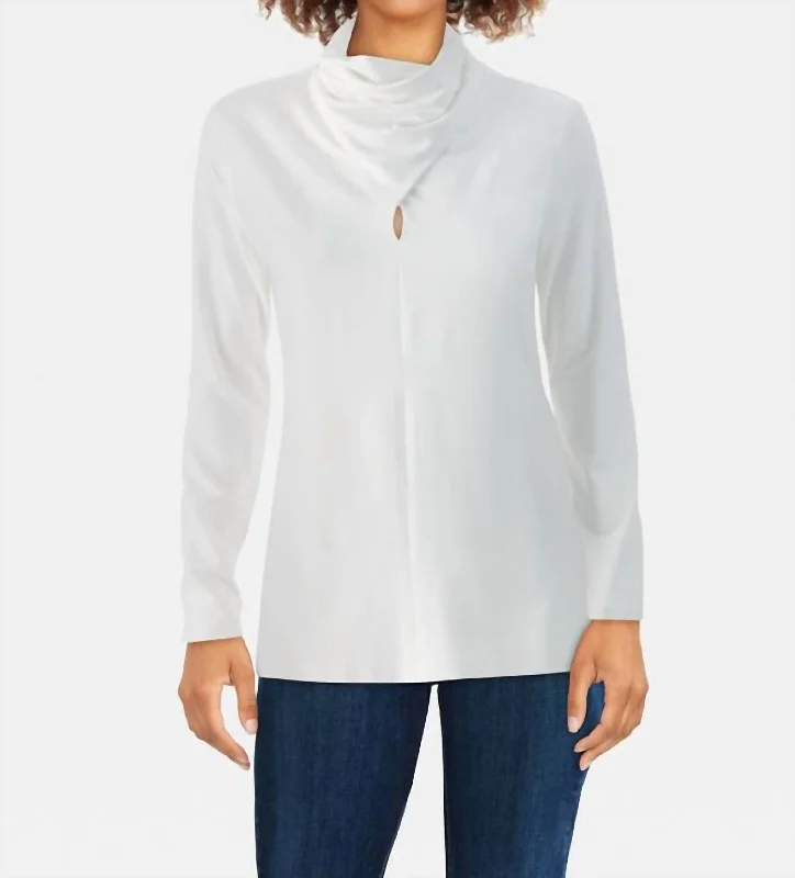 Romantic Pastoral Style Romantic Pastoral Style Turtleneck Longsleeve Sweater In White Romantic Pastoral Style Romantic Pastoral Style Turtleneck Longsleeve Sweater In White