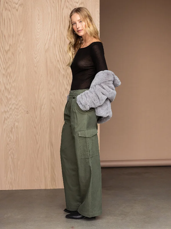 Elegant And Sweet Style Elegant And Sweet Style Frankie Cargo High Rise Pant Dark Olive Elegant And Sweet Style Elegant And Sweet Style Frankie Cargo High Rise Pant Dark Olive
