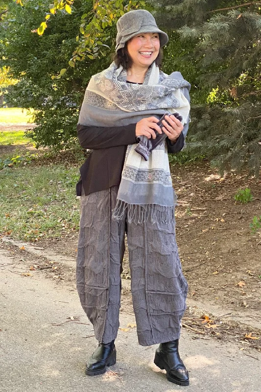 Elegant And Luxurious Feeling Elegant And Luxurious Feeling Lantern Textured Pant