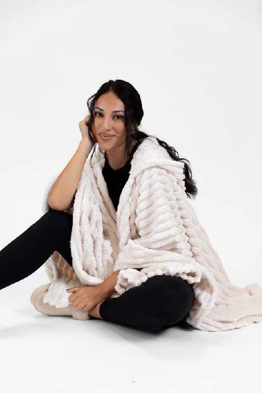 Casual Sports Style Casual Sports Style Cover Me Up Cream Luxe Fur Sherpa Wrap