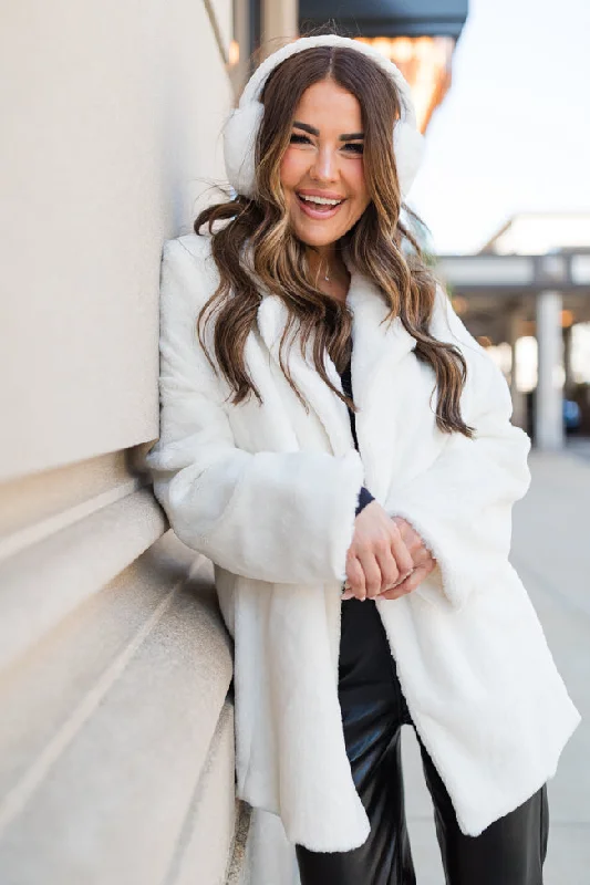 Casual Denim Style Casual Denim Style Wilmington Winters Ivory Fur Coat Amber Massey X Pink Lily Casual Denim Style Casual Denim Style Wilmington Winters Ivory Fur Coat Amber Massey X Pink Lily